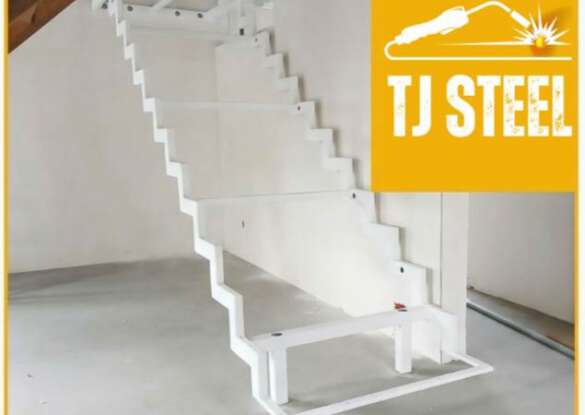 Moderne weiße Stahltreppe nach Maß von TJ Steel im Innenbereich