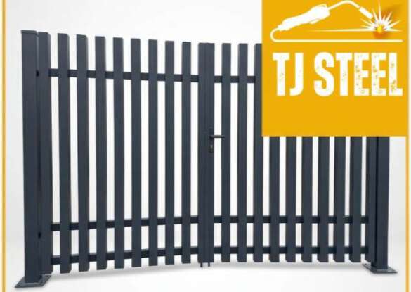 Nowoczesne ogrodzenie aluminiowe na wymiar wykonane przez TJ Steel w kolorze antracytowym z wbudowaną furtką